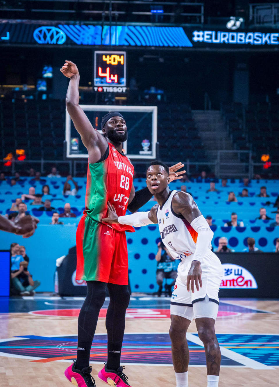 APP下载-葡萄牙体育迎CBA季后赛关键赛，今晚止住颓势，引发热议，轮换策略成焦点-APP下载